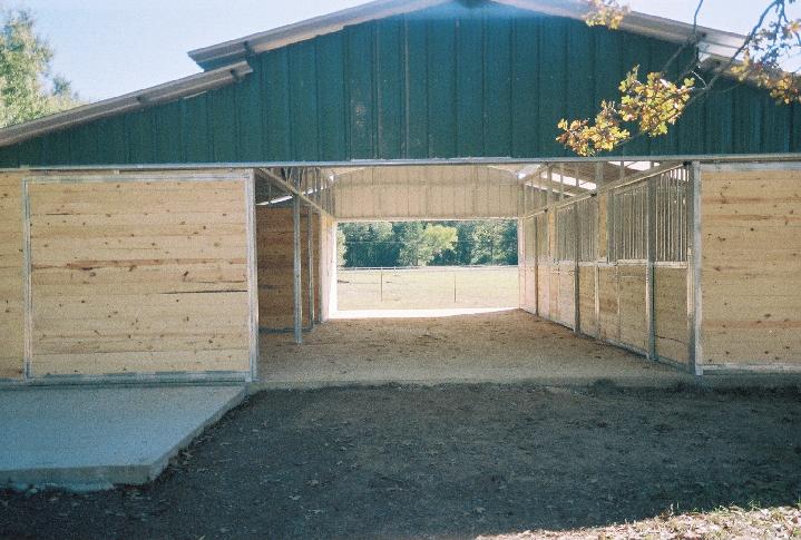 LONESTAR  RCA HORSE BARN