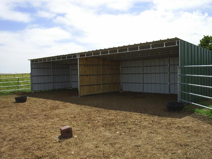 PASTURE SHELTER/RUN IN SHED/LOAFING SHED