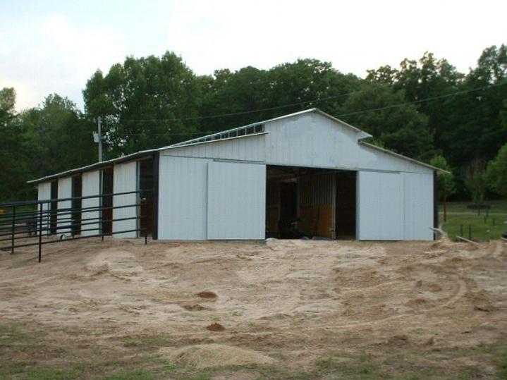 ROUND PIPE METAL BARN